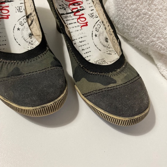 St-Oliver combat pattern heel pumps - Picture 2 of 3